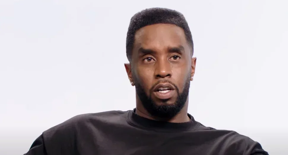 Diddy dá aulas de negócios para detentos enquanto aguarda sentença