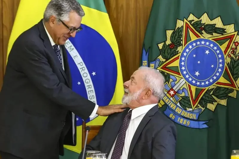 Ministro da Saúde informa o presidente Lula dos últimos acontecimentos