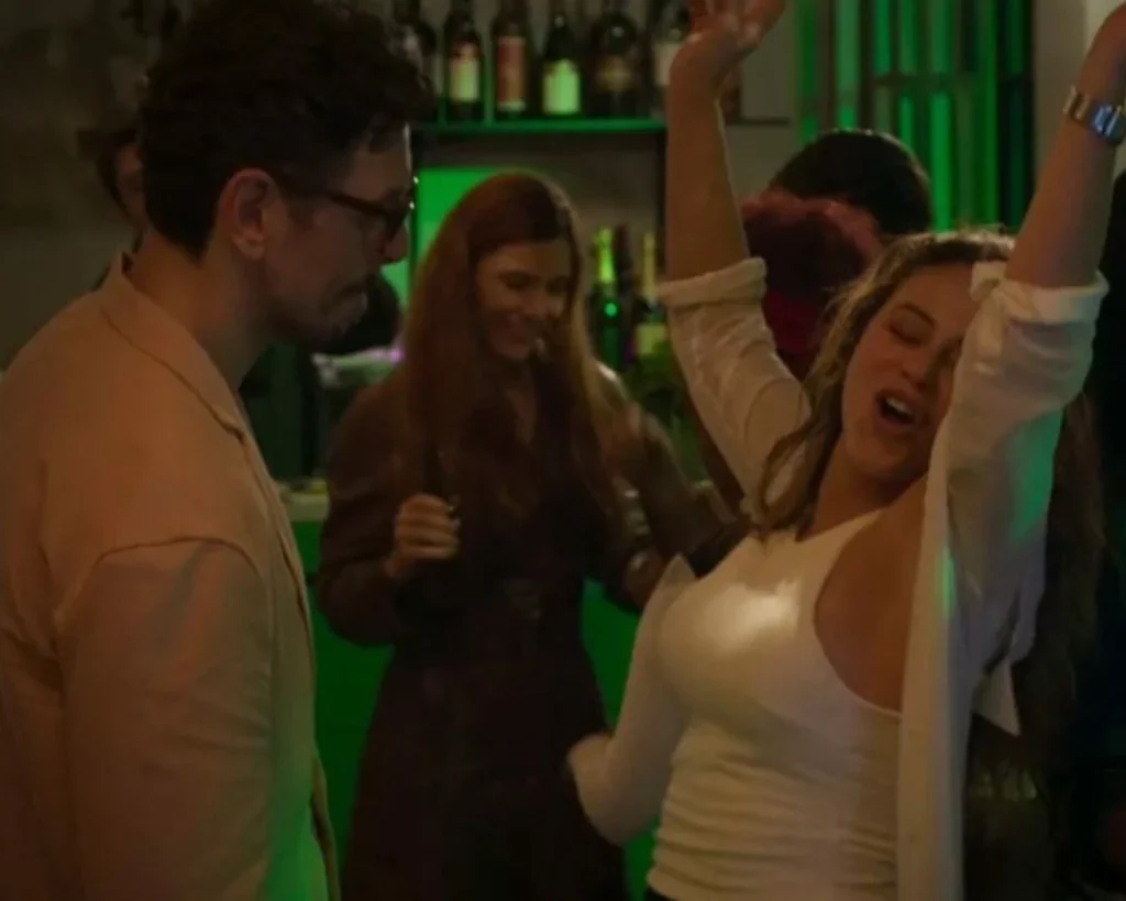Após críticas, Paolla Oliveira é exaltada com cena icônica do mambo caliente em Vale Tudo