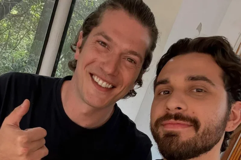 Empolgado, Gustavo Mioto mostra bastidores de novela vertical do Globoplay