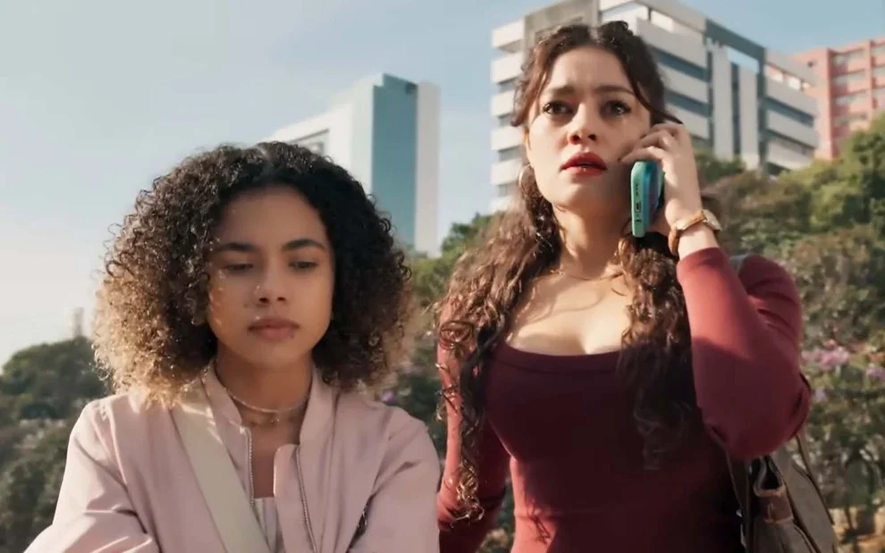 Resumo das novelas 29/07: Joélly se recorda de ter visto Jorginho na igreja, em Três Graças