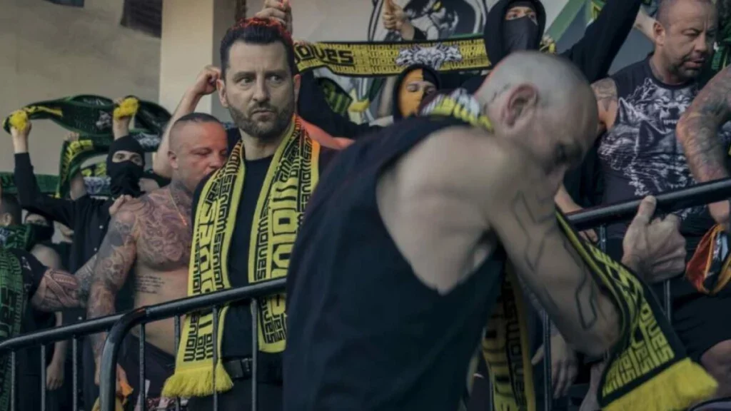 A série da Netflix que causou impacto ao explorar o lado violento das torcidas organizadas de futebol