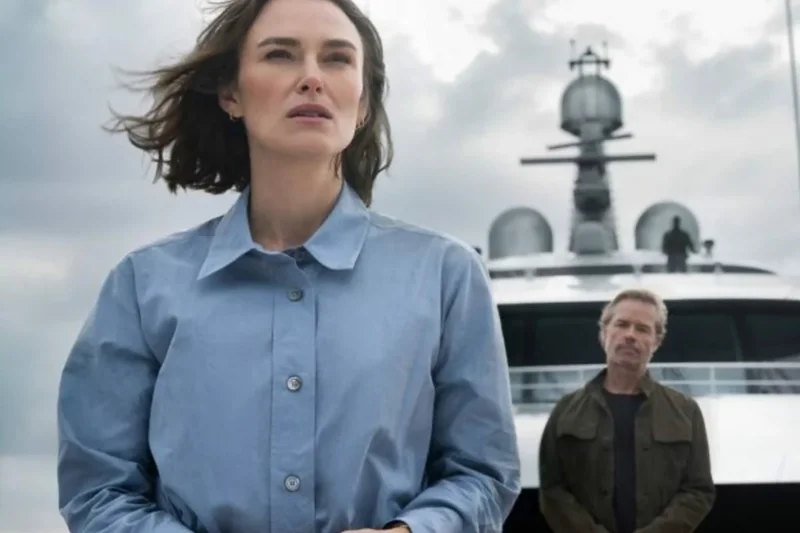 Mistério a bordo de um iate de luxo com Keira Knightley