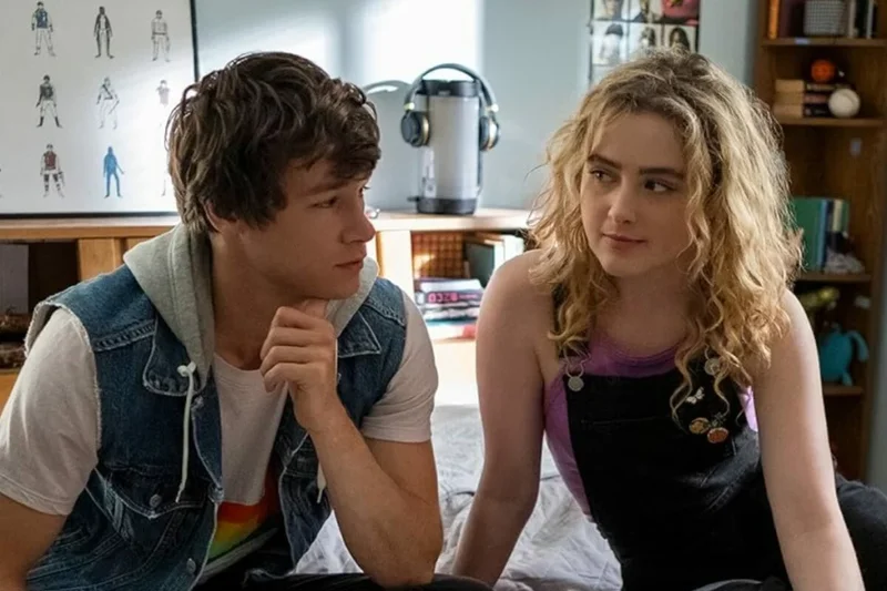 Romance e repetição temporal entre dois adolescentes no Prime Video