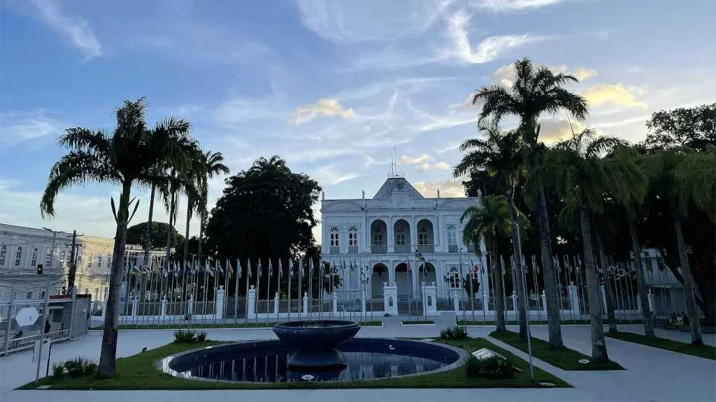 A cerimônia de anuncio acontece no Palácio Museu Floriano Peixoto (Mupa), em Maceió, com transmissão ao vivo pelas redes sociais do Governo do Estado. 