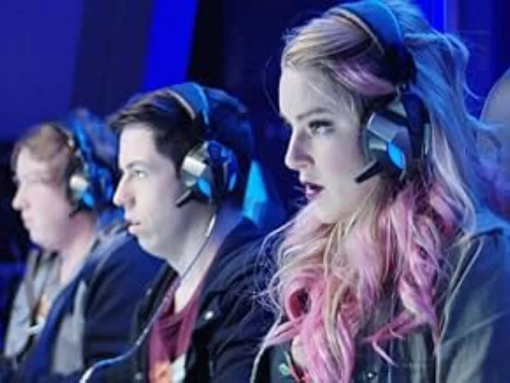 Aventura retrô com Max Jenkins em batalha contra forças digitais no Prime Video