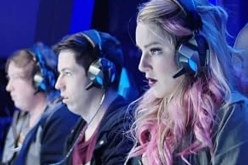 Aventura retrô com Max Jenkins em batalha contra forças digitais no Prime Video