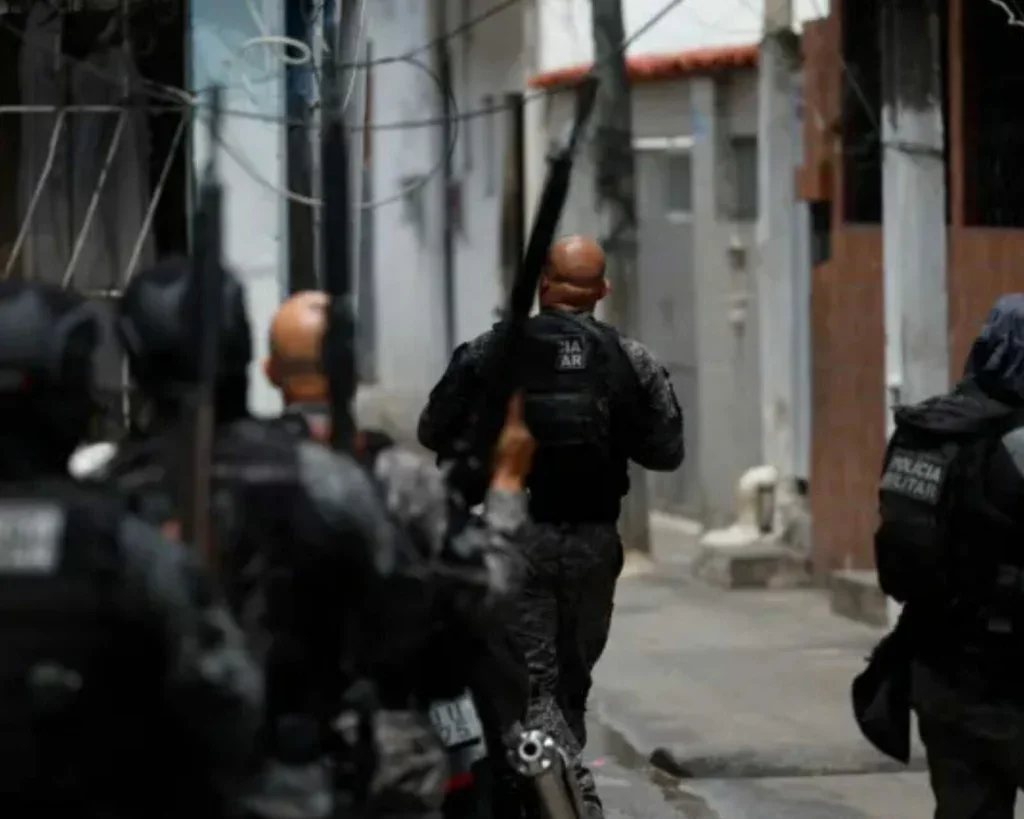 "Facções se mantêm pela exploração do território", alerta ex-capitão do BOPE após operação policial no Rio