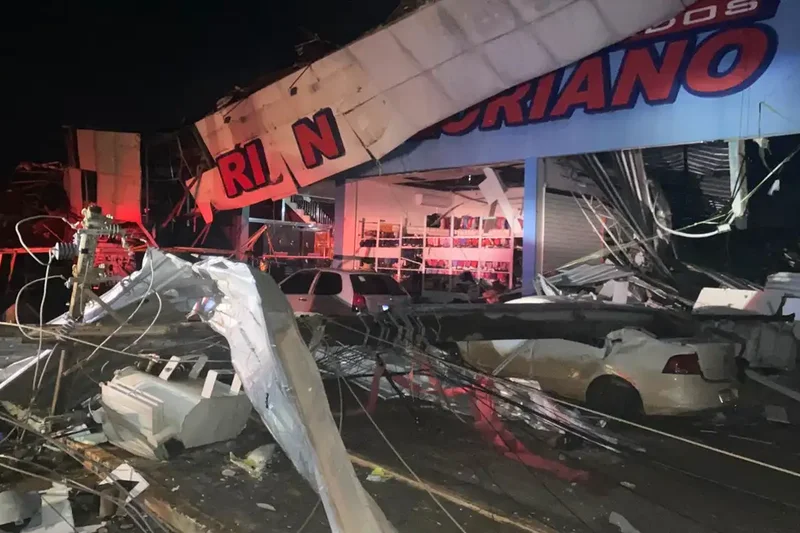Tornado atingiu cidades do Paraná na última sexta-feira (7)