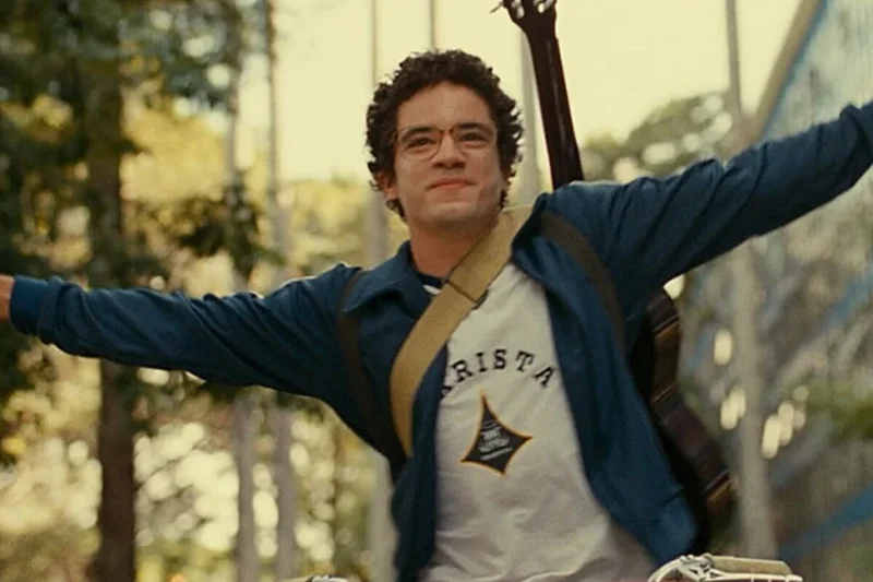 Filme retrata juventude de Renato Russo e a formação do rock de Brasília