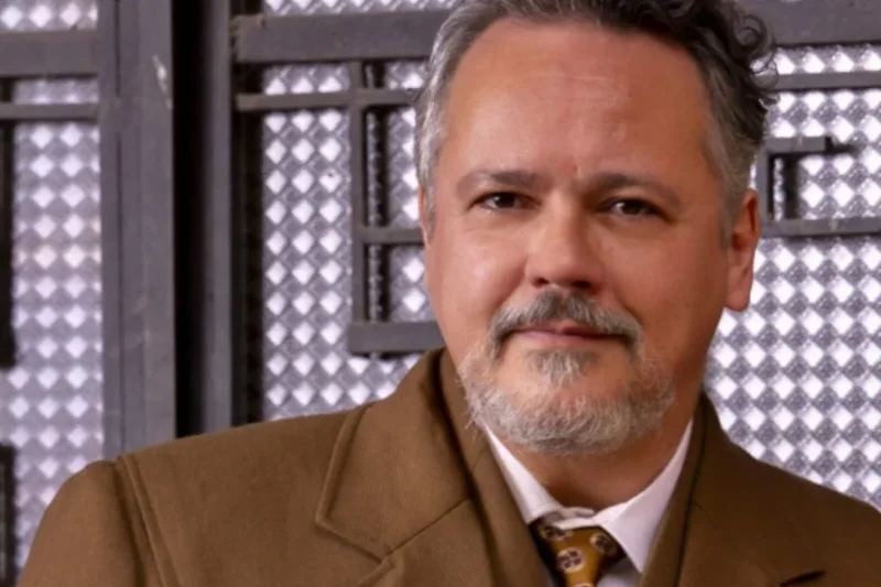 Danton Mello é confirmado como vilão em novela com princesa africana