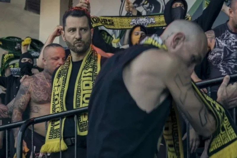 A série da Netflix que causou impacto ao explorar o lado violento das torcidas organizadas de futebol