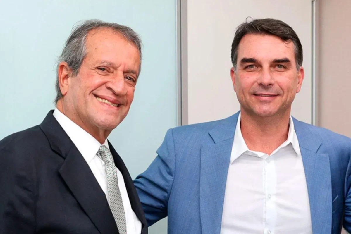 A pré-candidatura de Flávio Bolsonaro (PL) acumula trapalhadas, coisa de amador